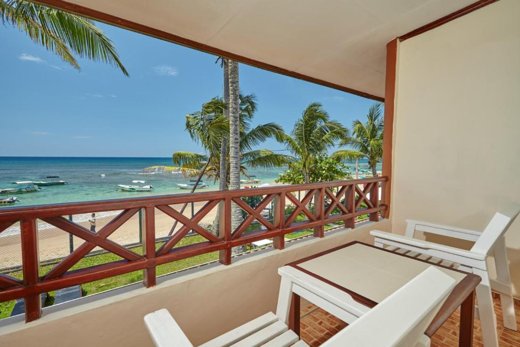 Corals Sands 3*